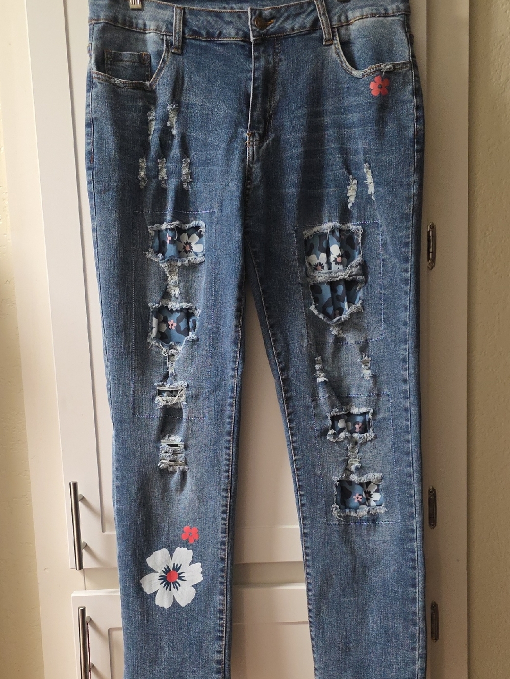 Women's Blue Distressed Floral Patch Jeans Size XL (14)